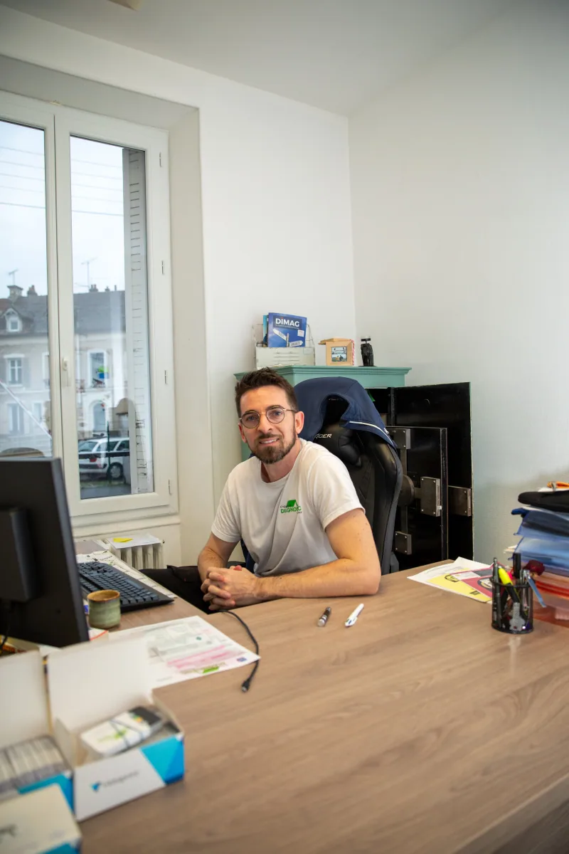 Photographie de Guillaume, gérant d' Expertise Diagnostic Habitat.